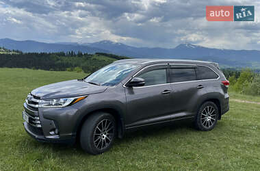 Внедорожник / Кроссовер Toyota Highlander 2019 в 