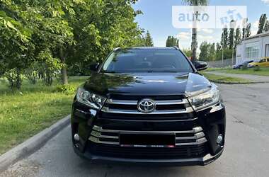 Позашляховик / Кросовер Toyota Highlander 2019 в Києві