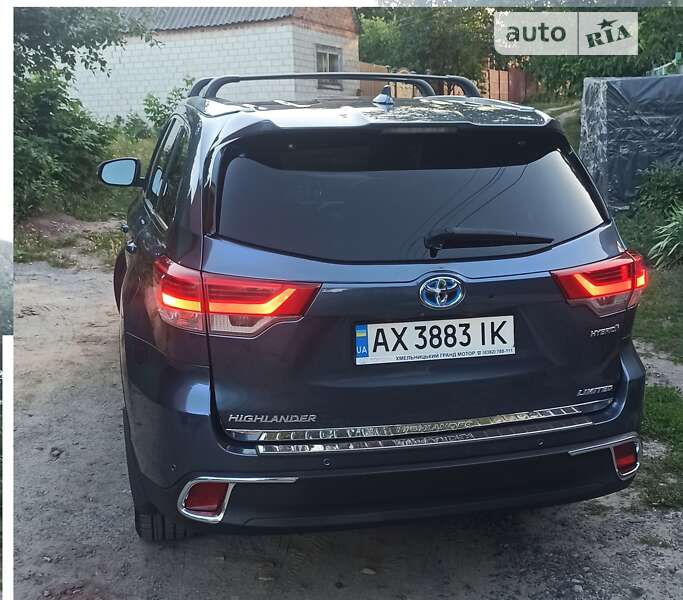 Внедорожник / Кроссовер Toyota Highlander 2017 в Новой Водолаге