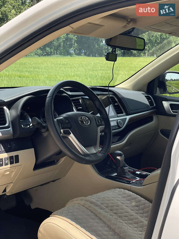 Позашляховик / Кросовер Toyota Highlander 2019 в Києві