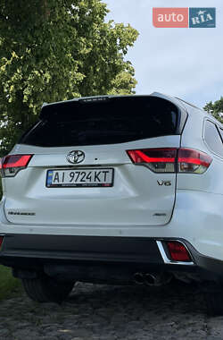 Внедорожник / Кроссовер Toyota Highlander 2019 в 