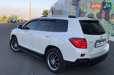 Позашляховик / Кросовер Toyota Highlander 2012 в 