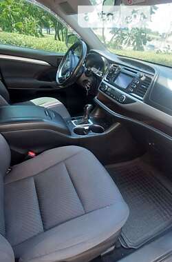 Позашляховик / Кросовер Toyota Highlander 2014 в 