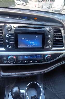 Позашляховик / Кросовер Toyota Highlander 2014 в 