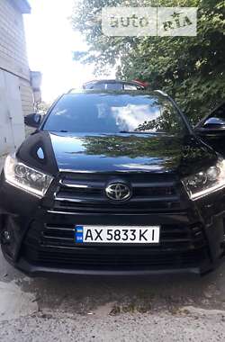 Внедорожник / Кроссовер Toyota Highlander 2018 в Харькове