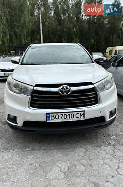 Внедорожник / Кроссовер Toyota Highlander 2015 в 