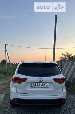 Внедорожник / Кроссовер Toyota Highlander 2017 в Киеве