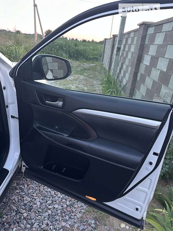Внедорожник / Кроссовер Toyota Highlander 2017 в Киеве фото 7 Внедорожник / Кроссовер Toyota Highlander 2017 в Киеве