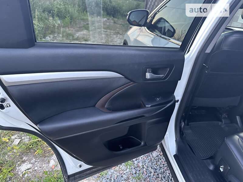Внедорожник / Кроссовер Toyota Highlander 2017 в Киеве фото 10 Внедорожник / Кроссовер Toyota Highlander 2017 в Киеве