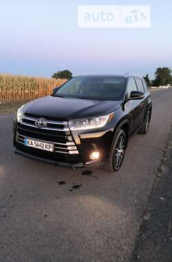 Позашляховик / Кросовер Toyota Highlander 2017 в Гайвороні