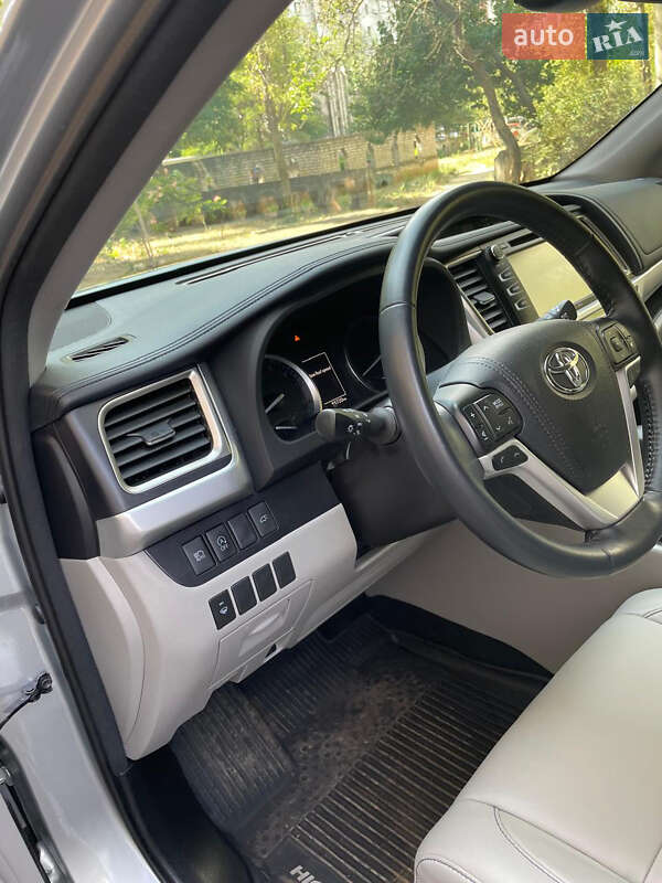 Внедорожник / Кроссовер Toyota Highlander 2018 в Николаеве фото 12 Внедорожник / Кроссовер Toyota Highlander 2018 в Николаеве