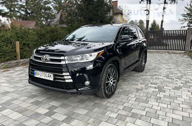 Внедорожник / Кроссовер Toyota Highlander 2019 в Староконстантинове