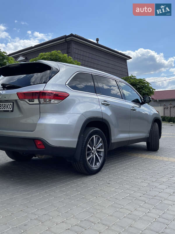 Позашляховик / Кросовер Toyota Highlander 2018 в Тульчині