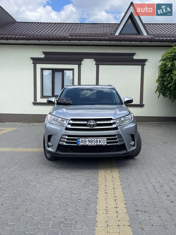Позашляховик / Кросовер Toyota Highlander 2018 в Тульчині