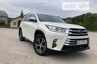 Внедорожник / Кроссовер Toyota Highlander 2017 в Днепре