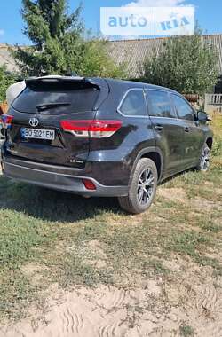 Внедорожник / Кроссовер Toyota Highlander 2018 в Чорткове