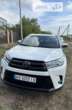 Позашляховик / Кросовер Toyota Highlander 2017 в Києві