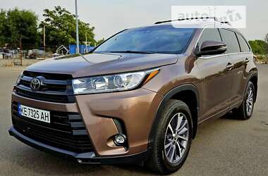 Внедорожник / Кроссовер Toyota Highlander 2018 в Днепре