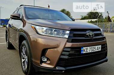 Внедорожник / Кроссовер Toyota Highlander 2018 в Днепре