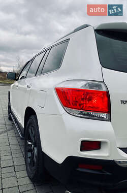 Внедорожник / Кроссовер Toyota Highlander 2013 в 