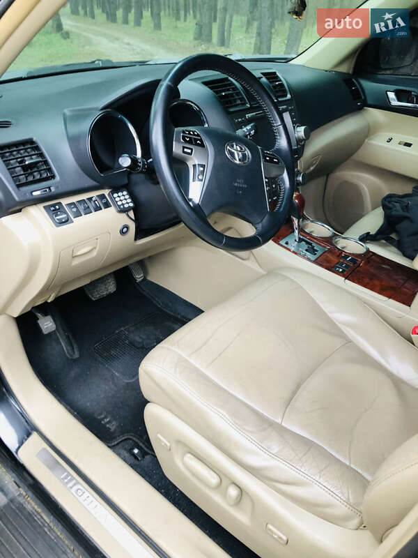 Позашляховик / Кросовер Toyota Highlander 2011 в Полтаві