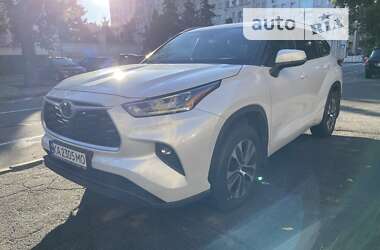 Позашляховик / Кросовер Toyota Highlander 2022 в Києві