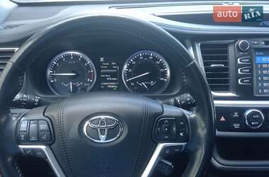 Позашляховик / Кросовер Toyota Highlander 2017 в 