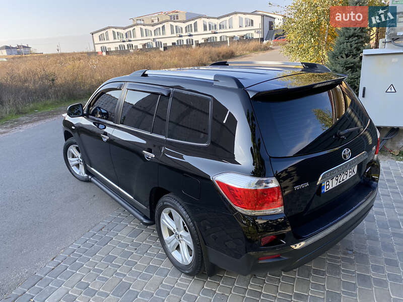 Позашляховик / Кросовер Toyota Highlander 2011 в Києві