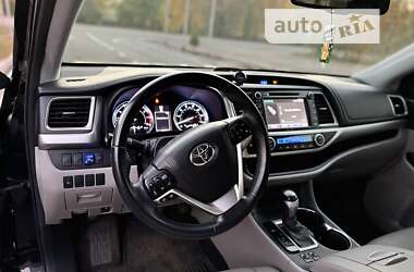 Позашляховик / Кросовер Toyota Highlander 2015 в Лубнах