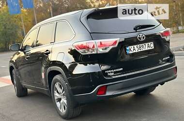 Позашляховик / Кросовер Toyota Highlander 2015 в Лубнах