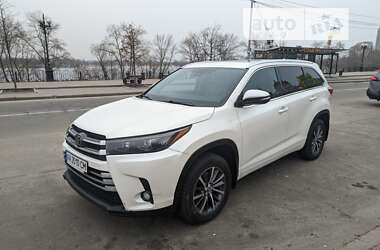 Позашляховик / Кросовер Toyota Highlander 2017 в Києві