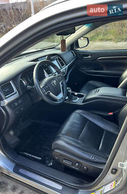 Внедорожник / Кроссовер Toyota Highlander 2016 в 
