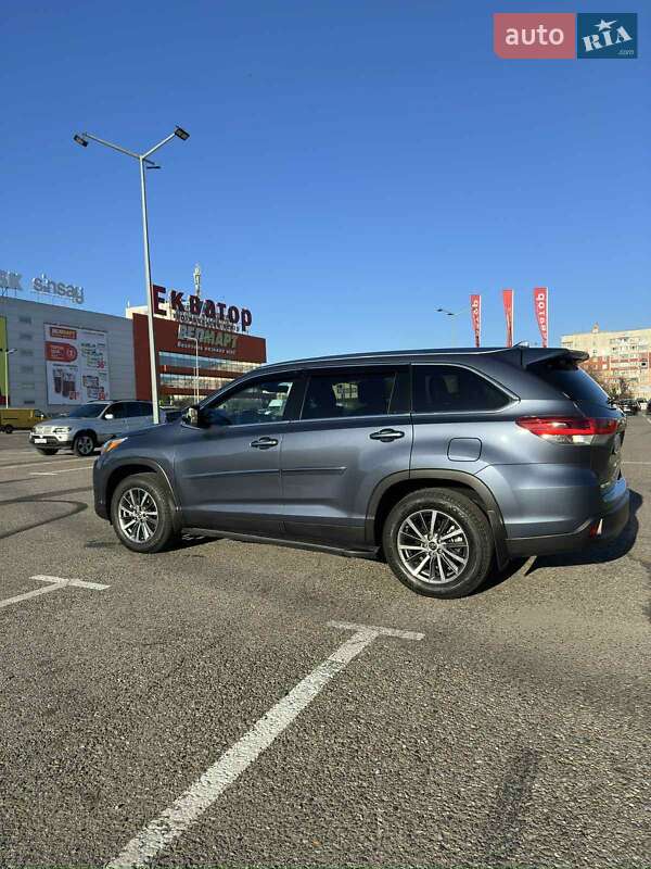 Позашляховик / Кросовер Toyota Highlander 2019 в Чернівцях