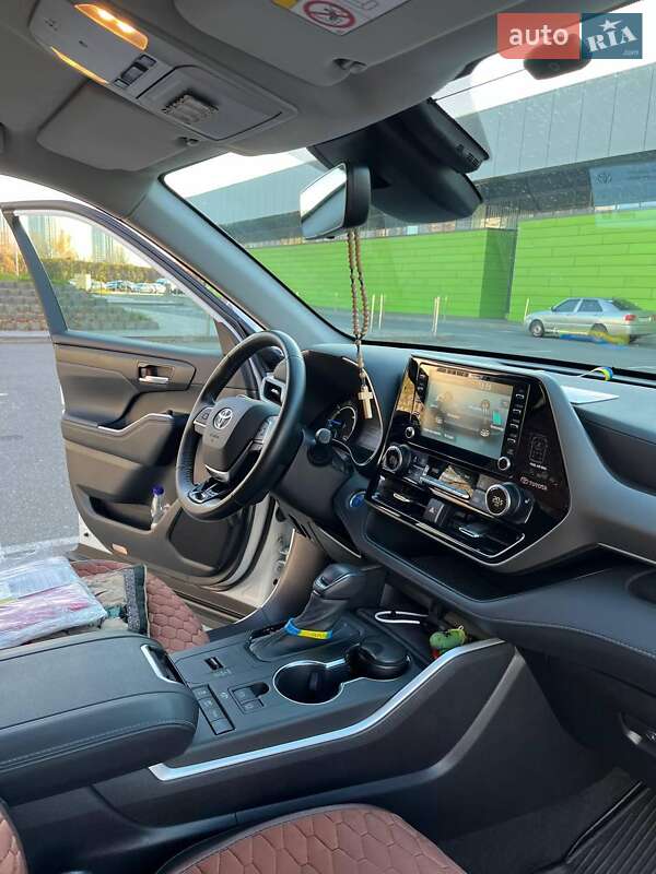 Позашляховик / Кросовер Toyota Highlander 2021 в Києві