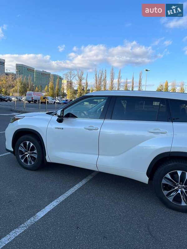 Позашляховик / Кросовер Toyota Highlander 2021 в Києві