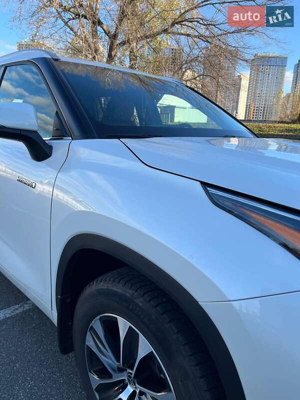 Позашляховик / Кросовер Toyota Highlander 2021 в Києві