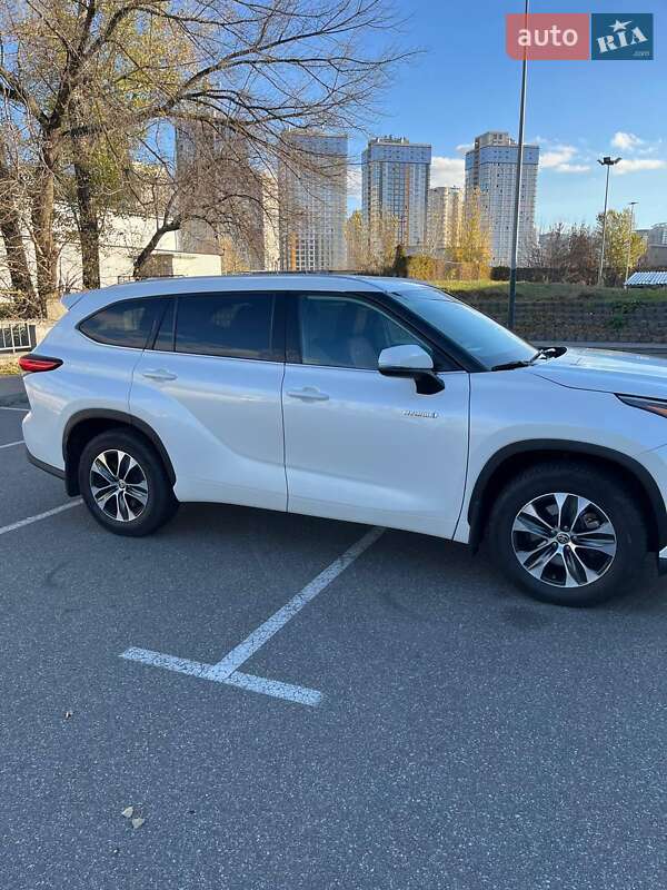 Toyota Highlander 2021