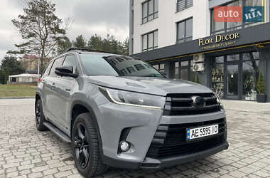 Позашляховик / Кросовер Toyota Highlander 2017 в Львові