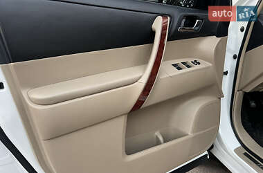 Внедорожник / Кроссовер Toyota Highlander 2011 в 
