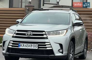 Внедорожник / Кроссовер Toyota Highlander 2017 в Киеве