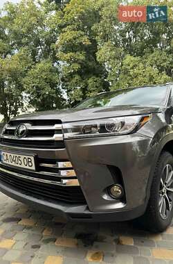 Внедорожник / Кроссовер Toyota Highlander 2017 в Черкассах