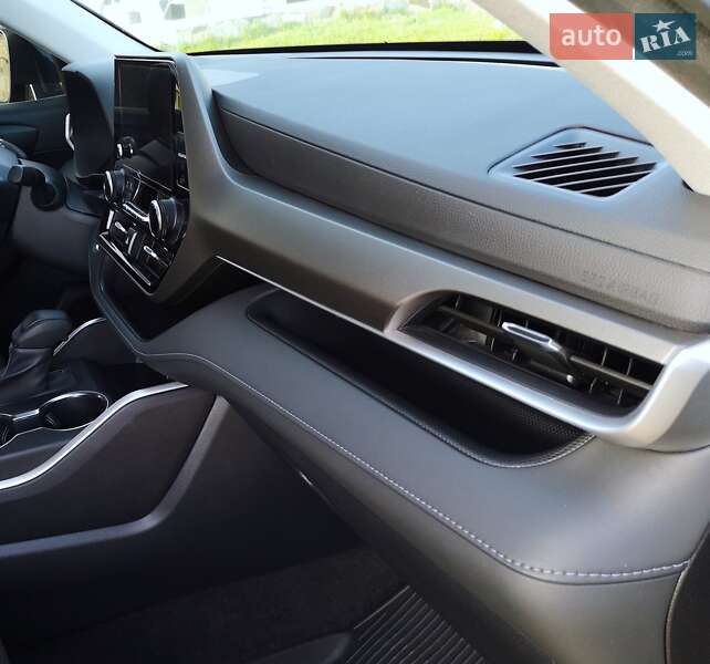 Позашляховик / Кросовер Toyota Highlander 2023 в Луцьку
