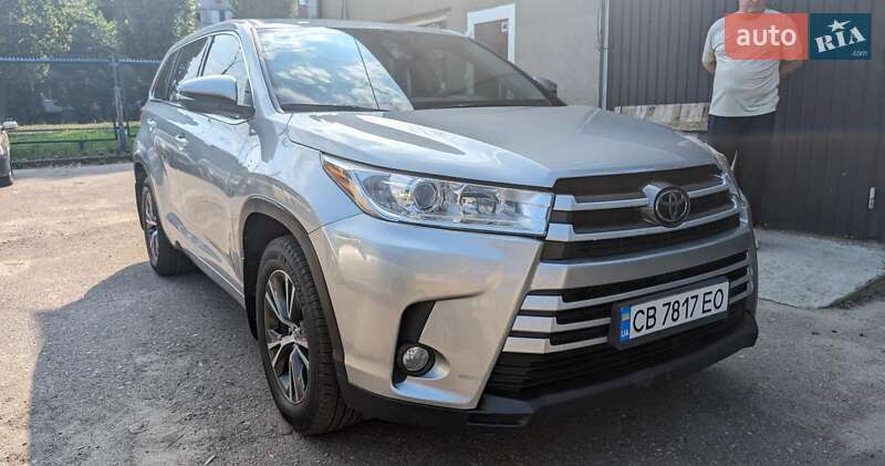 Внедорожник / Кроссовер Toyota Highlander 2017 в Чернигове