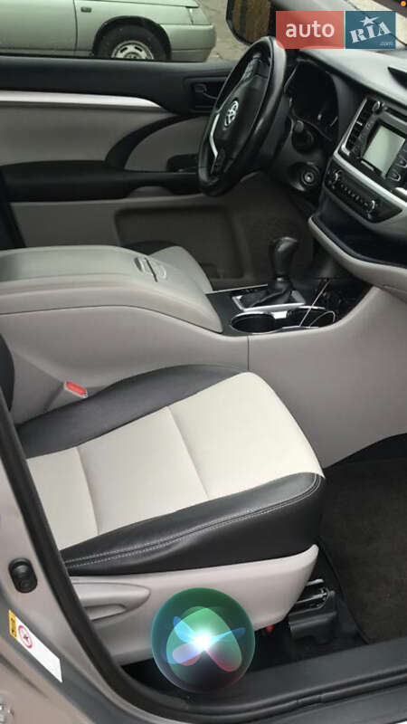 Внедорожник / Кроссовер Toyota Highlander 2017 в Чернигове