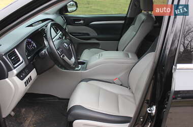 Внедорожник / Кроссовер Toyota Highlander 2017 в 