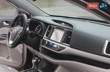 Внедорожник / Кроссовер Toyota Highlander 2017 в 