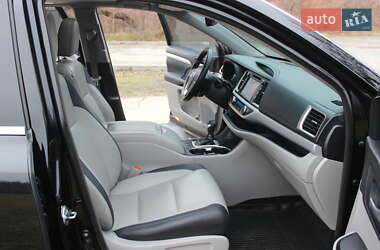 Внедорожник / Кроссовер Toyota Highlander 2017 в 
