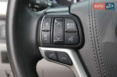 Внедорожник / Кроссовер Toyota Highlander 2017 в 