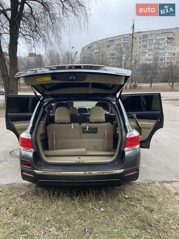 Внедорожник / Кроссовер Toyota Highlander 2013 в Полтаве фото 4 Внедорожник / Кроссовер Toyota Highlander 2013 в Полтаве