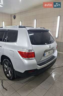 Внедорожник / Кроссовер Toyota Highlander 2013 в 